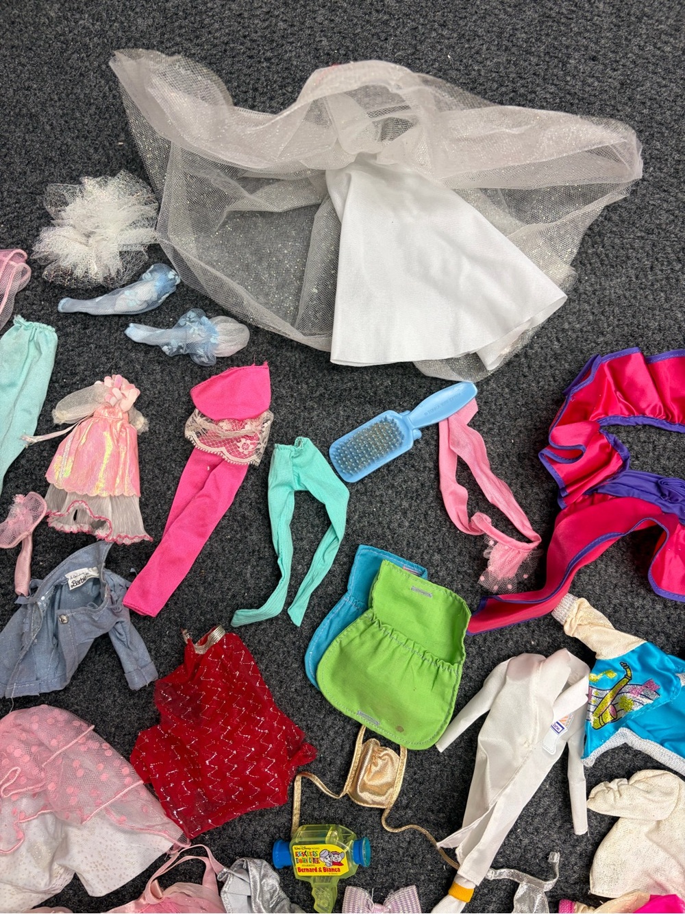 Vintage lot of 1980s Barbie clothes outfits accessories suitcase - Picture 8 of 15